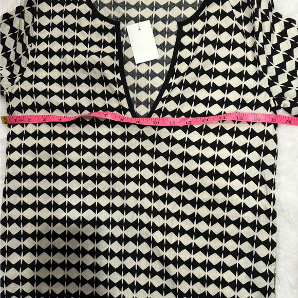 J. Crew Black & White Diamond Checkered 3/4 Sleeve V-neck
Shirt Size XXS - Picture 6 of 10
